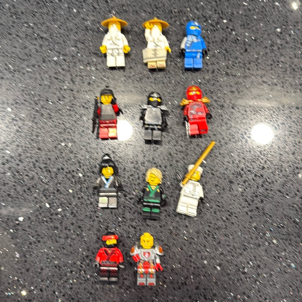 11 Lego Ninjago figures